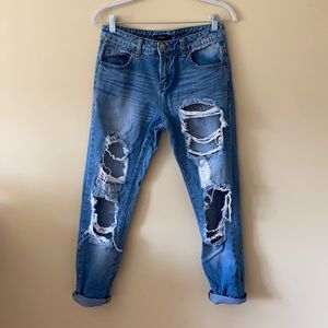 Forever 21 Cropped Destroyed Distresses Jeans
